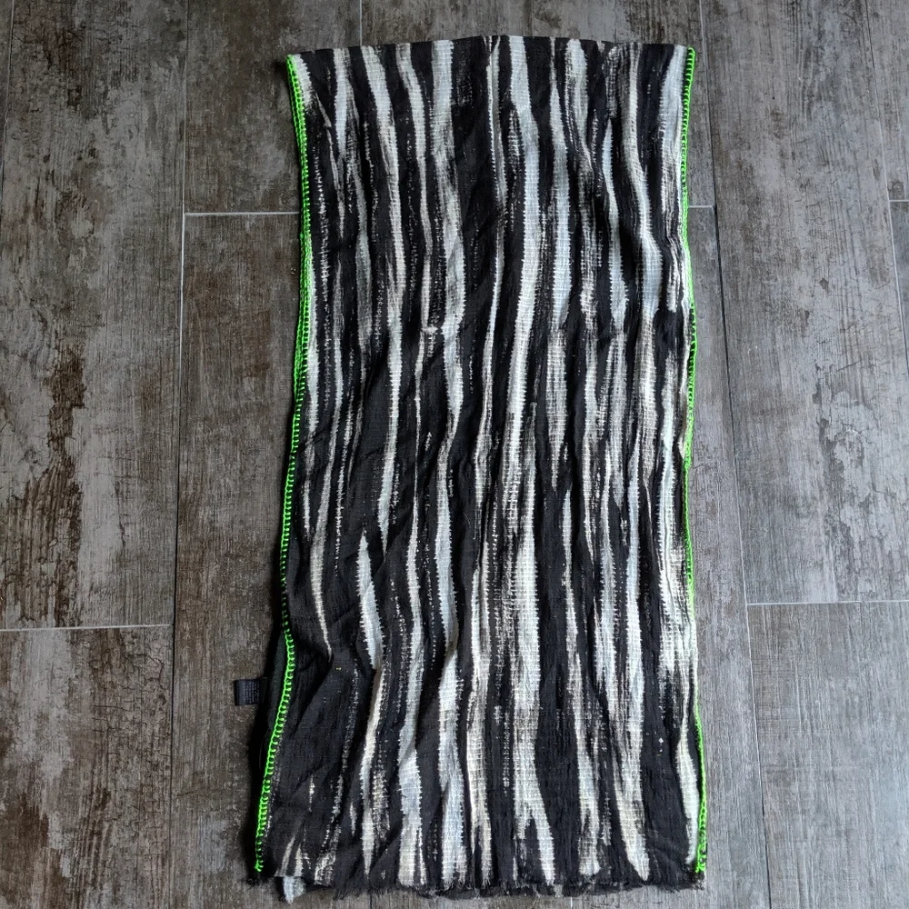 STEVE MADDEN Tie Dye Green Trim Scarf Wrap